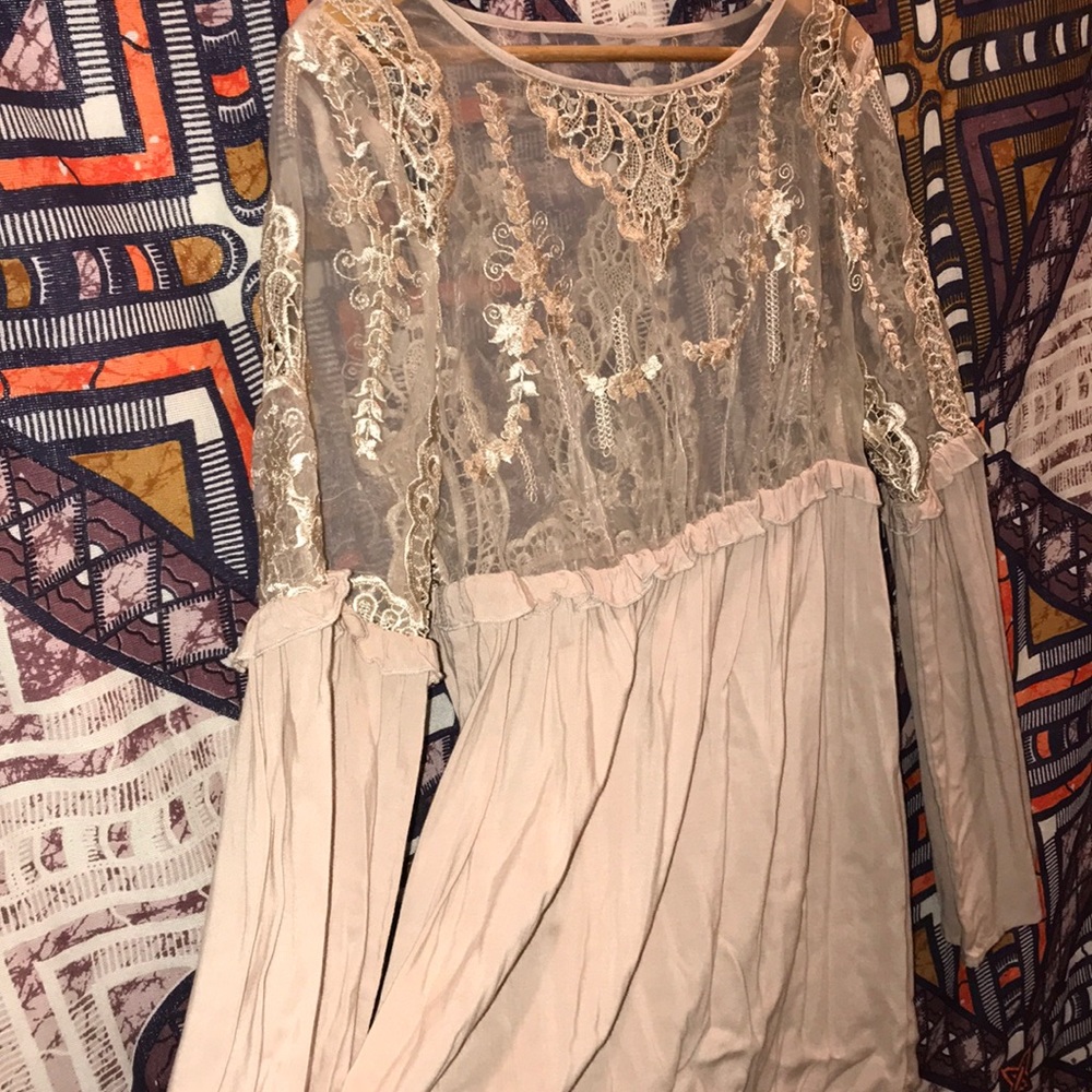 Tobi nude lace bellsleeve dress